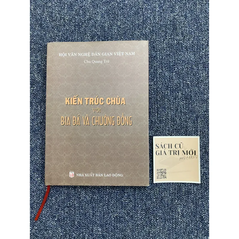 Kiến thức chùa với bia đá và chuông đồng  752084