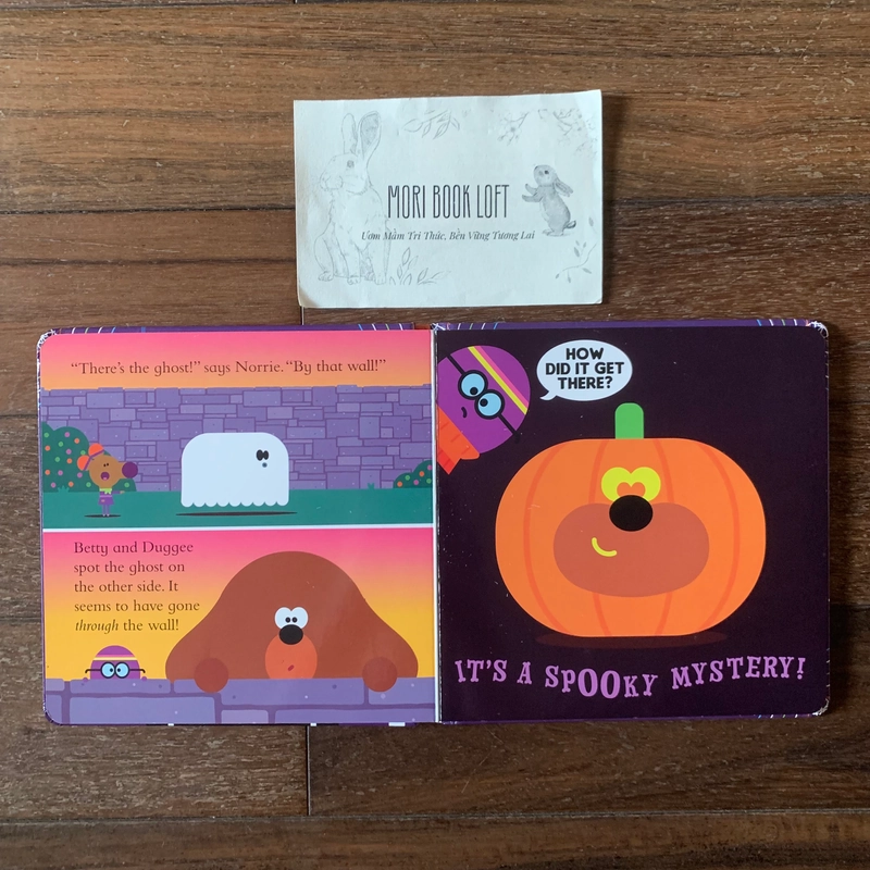 Sách ngoại văn Hey Duggee: Duggee’s Halloween, Used, Board Book 542233
