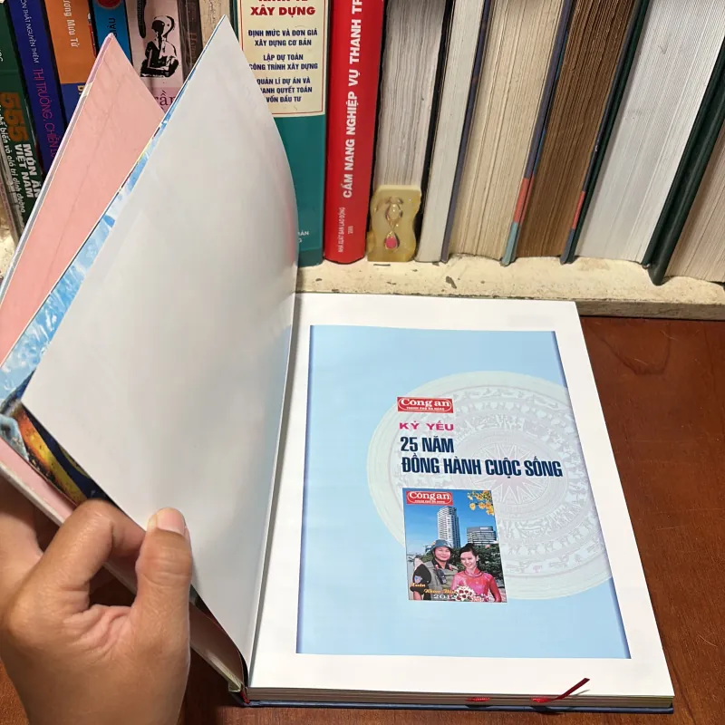 [Bìa Cứng, Khổ Lớn, In Màu] - II Kỷ Yếu: 25 Năm Đồng Hành Cuộc Sống - 2012 798038