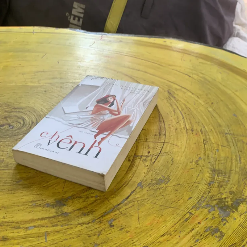 CHÊNH VÊNH - MICHEL HOUELLEBECQ 1037664