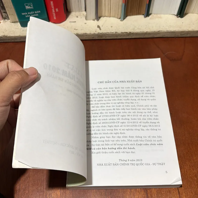 II Sách Luật: Luật Viên Chức Năm 2010 Và Văn Bản Hướng Dẫn Thi Hành - 2013 748183