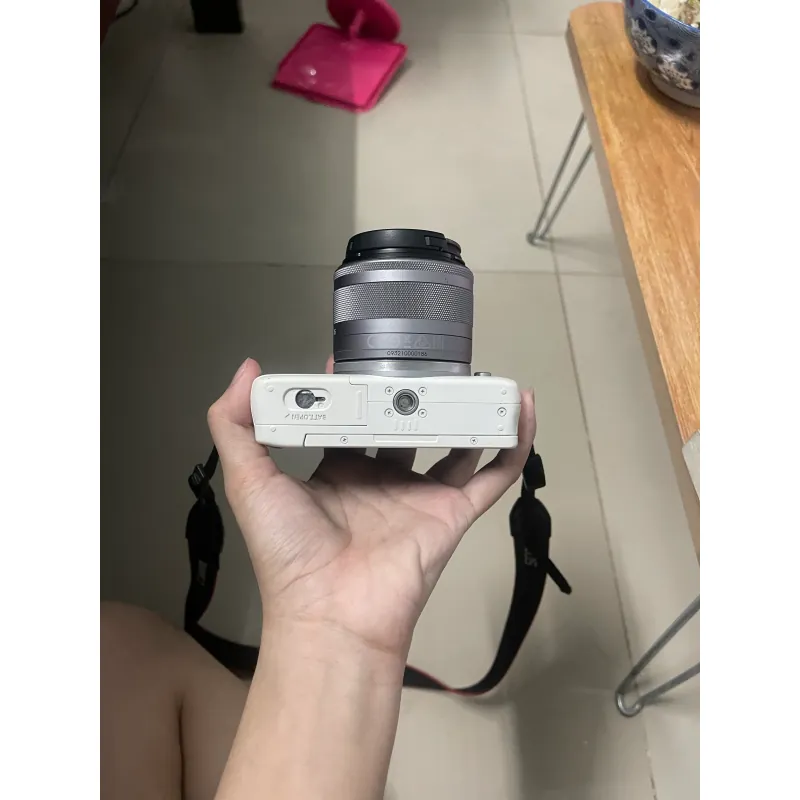Máy ảnh Canon Mirrorless màu trắng kích thước nhỏ gọn 1030649