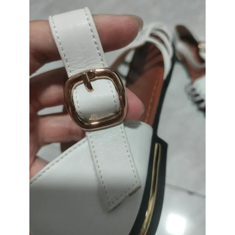 Em cần thanh lý giày  759348