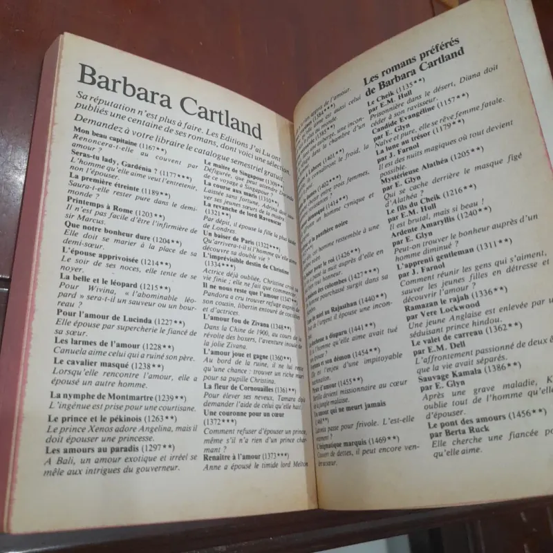 Barbara Cartland - LA TOUR DU BONHEUR 929650