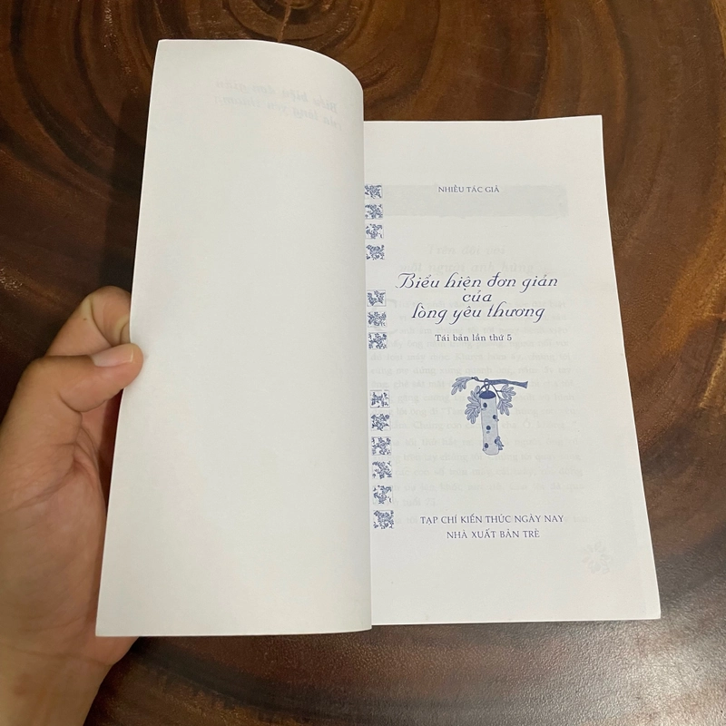 II Tựa sách: Biểu Hiện Đơn Giản Của Lòng Yêu Thương - 2005 462817