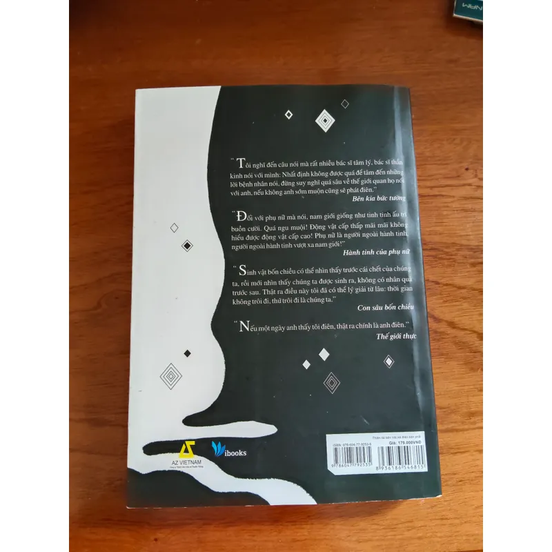 Thiên tài bên trái, kẻ điên bên phải 600945