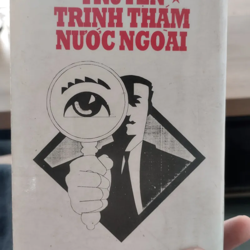 cuốn sách cũ thuộc loại sưu tầm, có tên là "Tuyển chọn Truyện Trinh Thám Nước Ngoài" 1032636