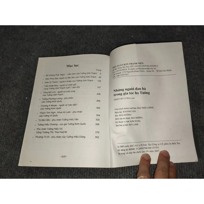 NHỮNG NGƯỜI ĐÀN BÀ TRONG GIA TỘC HỌ TƯỞNG 991084