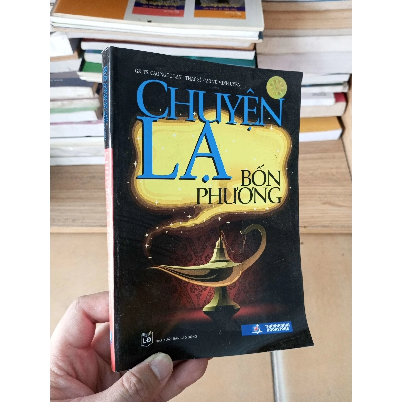 (Sách cũ SCGR) Chuyện lạ bốn phương - Ngọc Lân 2013 VAVO-A2 Blogmeo090426 1016645
