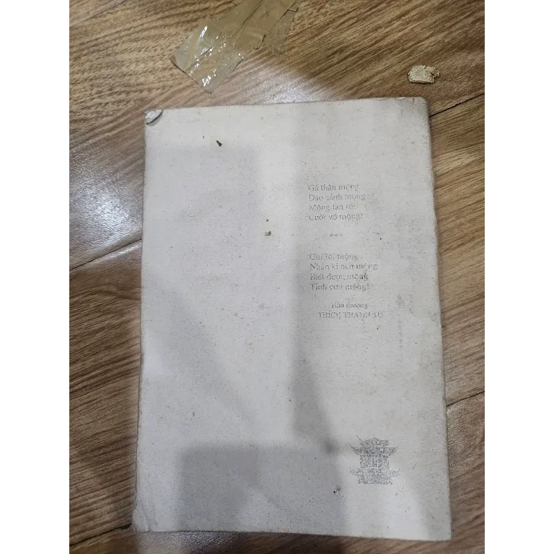Ba vấn đề trọng đại trong đời tu của tôi (rách nhẹ ở bìa, bìa phai màu nặng)
20k 780186