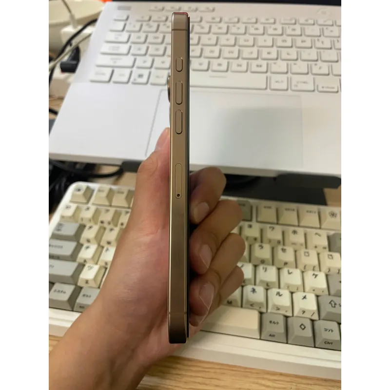 Điện thoại iPhone 16 Pro Max 256GB chính hãng màu vàng hình chữ nhật 589801