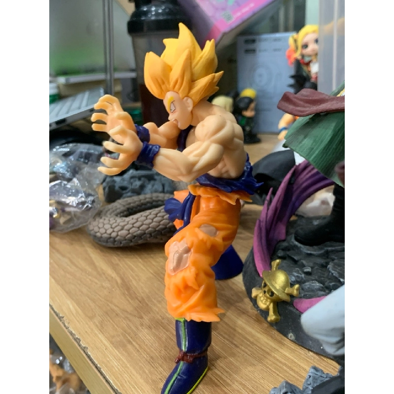 Mô hình Son Goku Super Saiyan tung chưởng Kamehameha trong Dragon Ball Z 782752