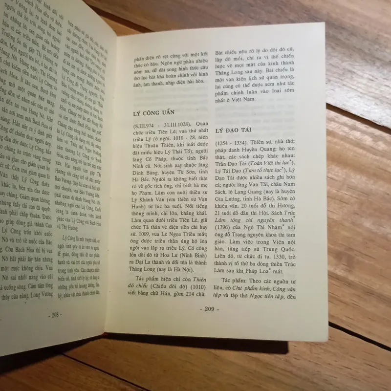 Từ điển Văn Học Việt Nam  577019