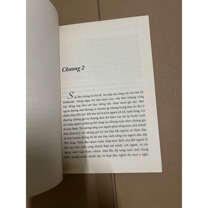 Hoa trôi trên sóng nước 504239