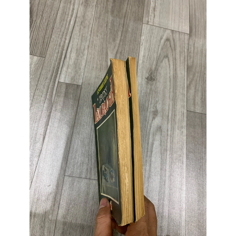 Bọn làm bạc giả, bộ 2 tập. 999 473626