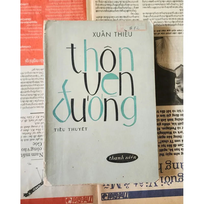 Tiểu thuyết THÔN VEN ĐƯỜNG - Tác giả: Xuân Thiều (1973) 726050