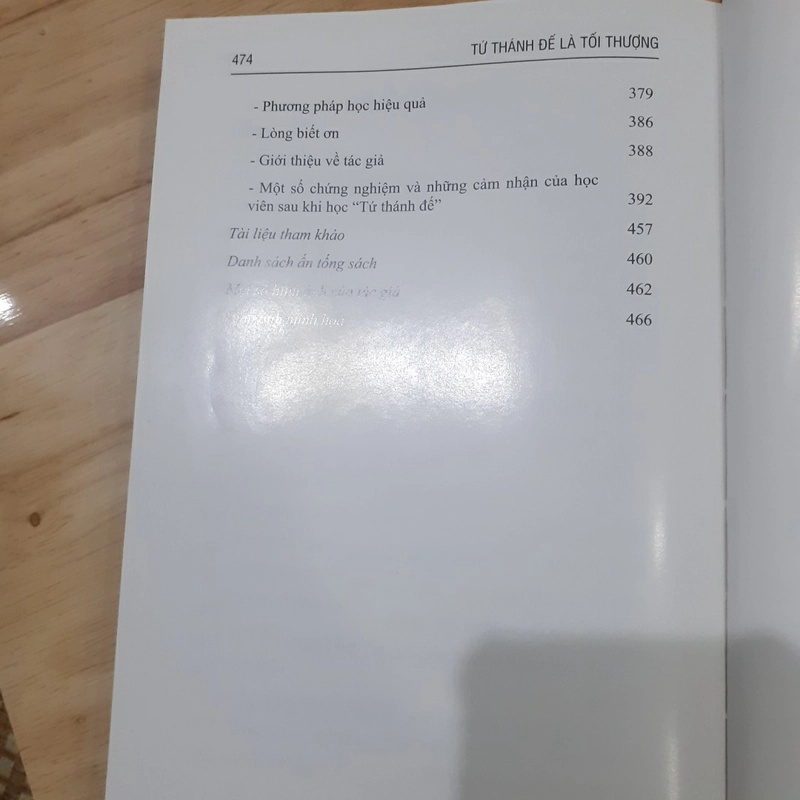 Tứ Thánh Đế là tối thượng (bìa bị rách 2 chỗ như hình, ruột như mới) 521152
