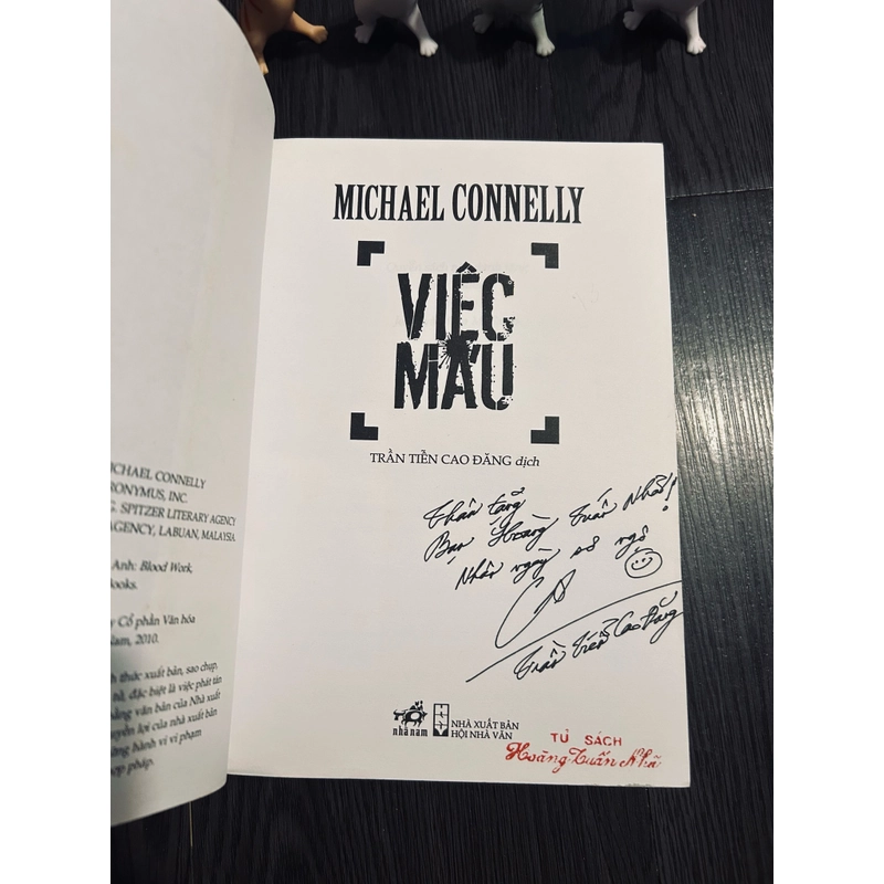 Việc máu - Michael Connelly (có chữ ký dịch giả) 385190