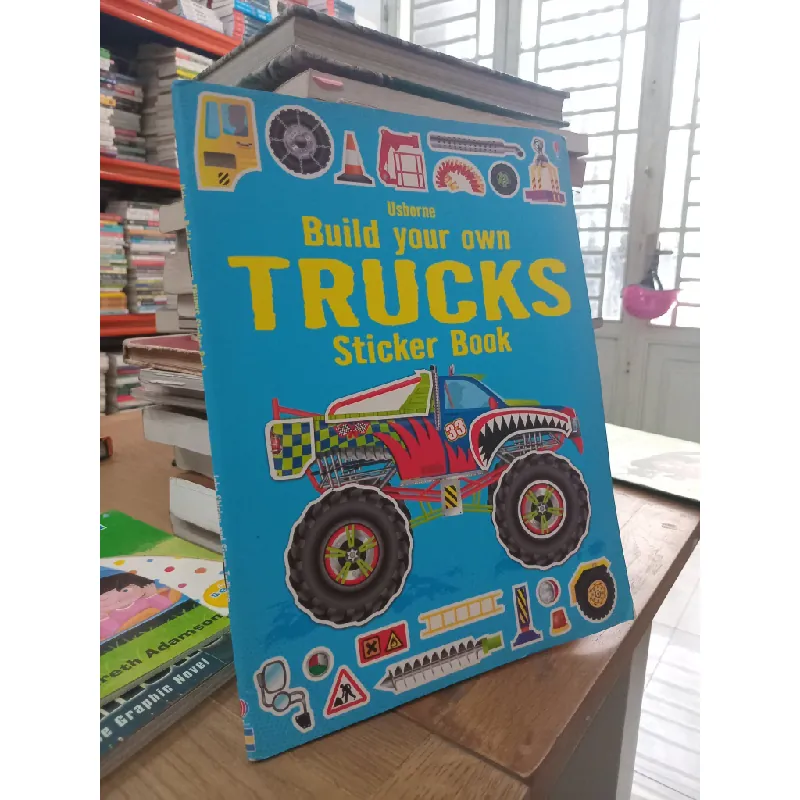 Build your own TRUCKS Sticker Book - Usborne 593864
