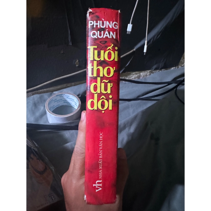Tuổi thơ dữ dội, sách bìa cứng  529695