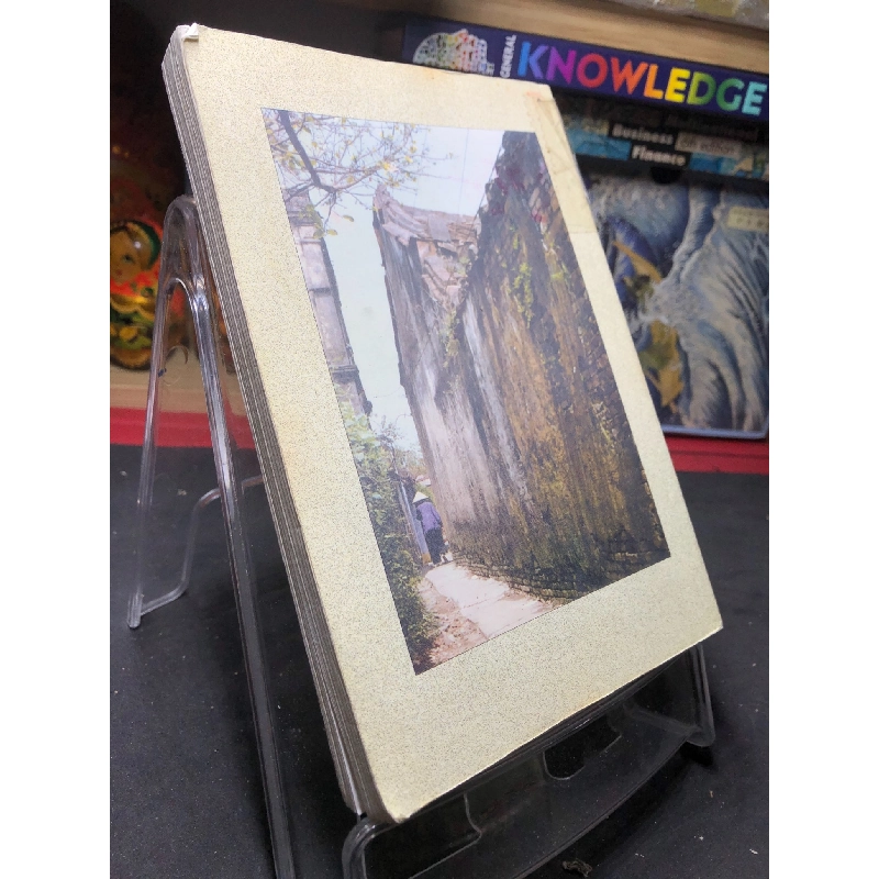 Người đến từ xứ mặt trời (tiểu thuyết song ngữ Việt Pháp) mới 70% ố bẩn có dấu mộc và viết nhẹ trang đầu 2001 Mỹ Khê - Hồ Quý HPB0906 SÁCH VĂN HỌC 914835