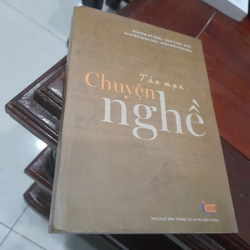 Nghiêm Kỳ Hồng và các tác giả - Tản mạn CHUYỆN NGHỀ (ngành Lưu trữ) 315010