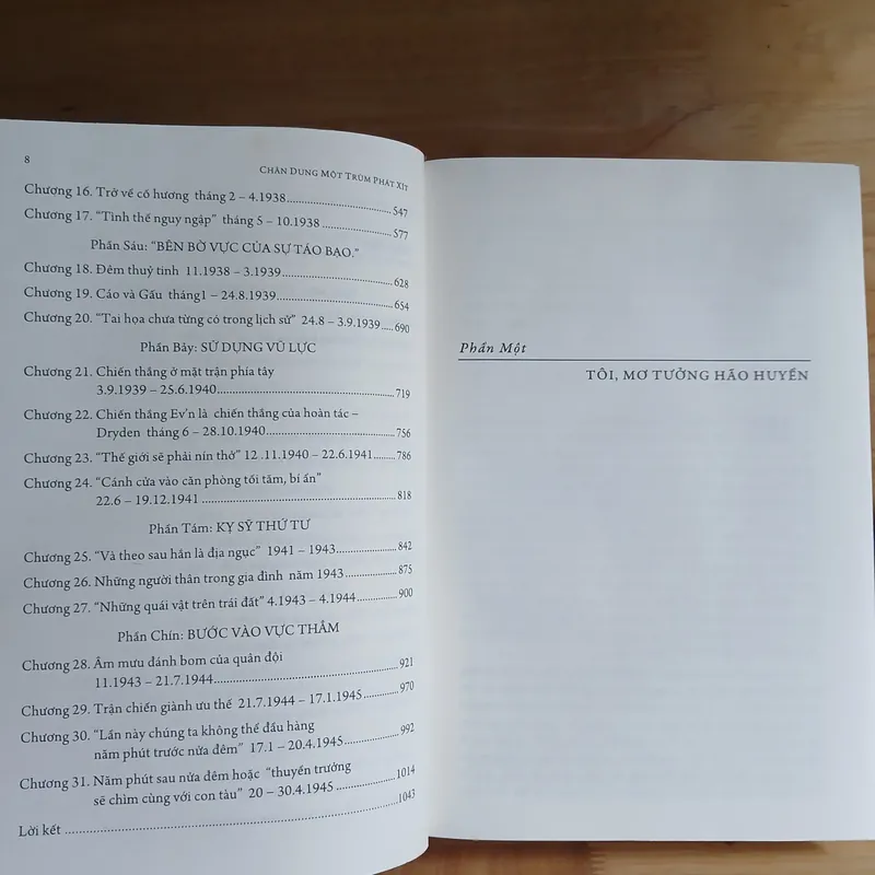 ADOLF HITLER Chân Dung Một Trùm Phát Xít - John Toland 714398