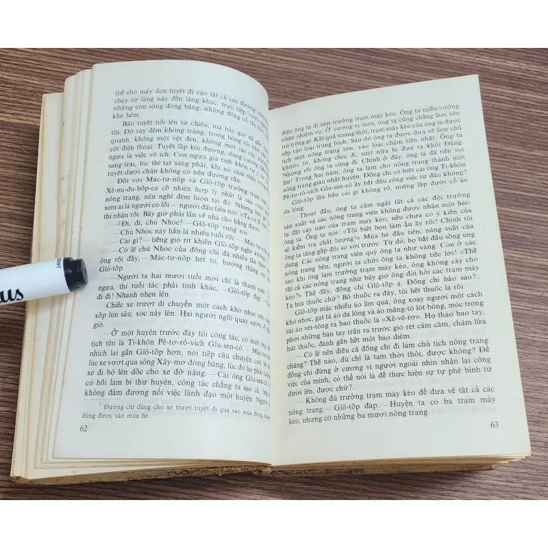 Truyện ký in màu: CHUYỆN THƯỜNG NGÀY Ở HUYỆN (Valentin Ovechkin) 763204