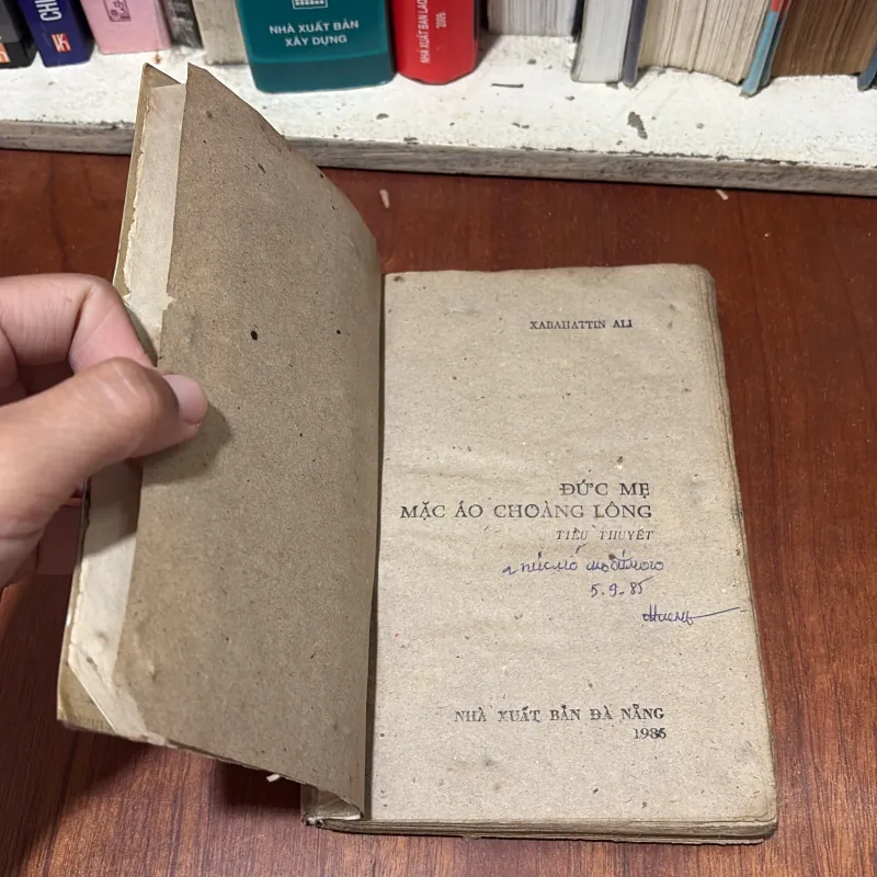 II Văn Học: Đức Mẹ Mặc Áo Choàng Lông - XABAHATTIN ALI - 1985 765855