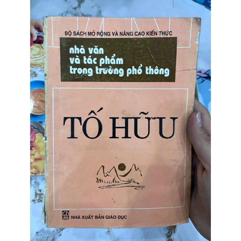 Nhà văn và tác phẩm trong trường phổ thông - Tố Hữu - Tố Hữu 975850
