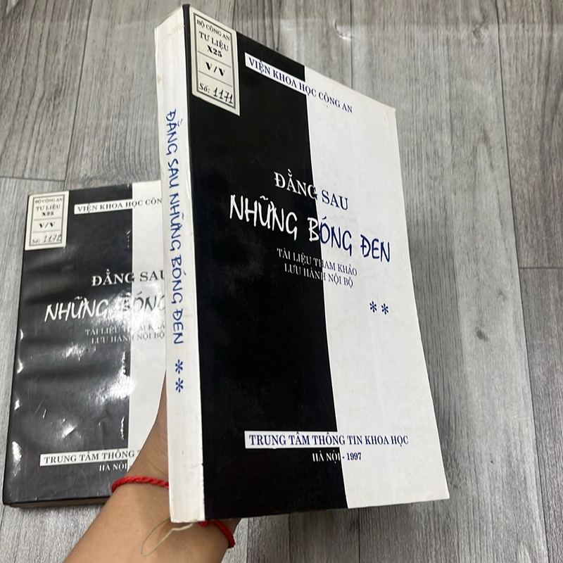 Đằng sau những bóng đen bộ 2 tập. 2a2 521812