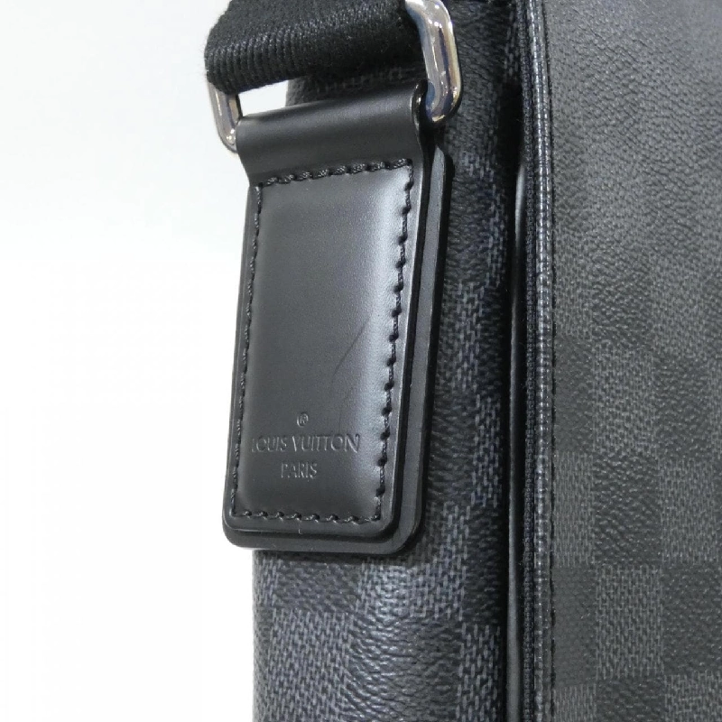 Túi xách vai Louis Vuitton Damier Graphite District MM N41272 - Hàng hiệu Chính hãng 802001