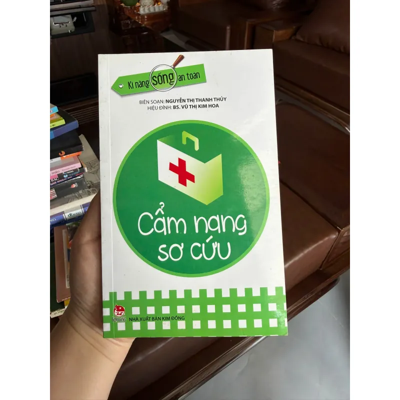 Cẩm Nang Sơ Cứu – Kĩ Năng Sống An Toàn | Sách Kim Đồng- K3 1004210
