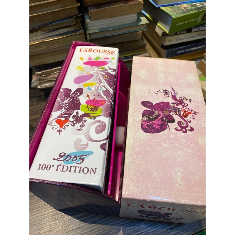 Le Petit LaRousse Illustre 2005 100e Edition 277512
