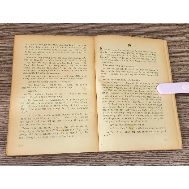 Tiểu thuyết Mỹ của nhà văn "best-seller" Janet Dailey: VŨ HỘI HÓA TRANG (427 trang) 959978