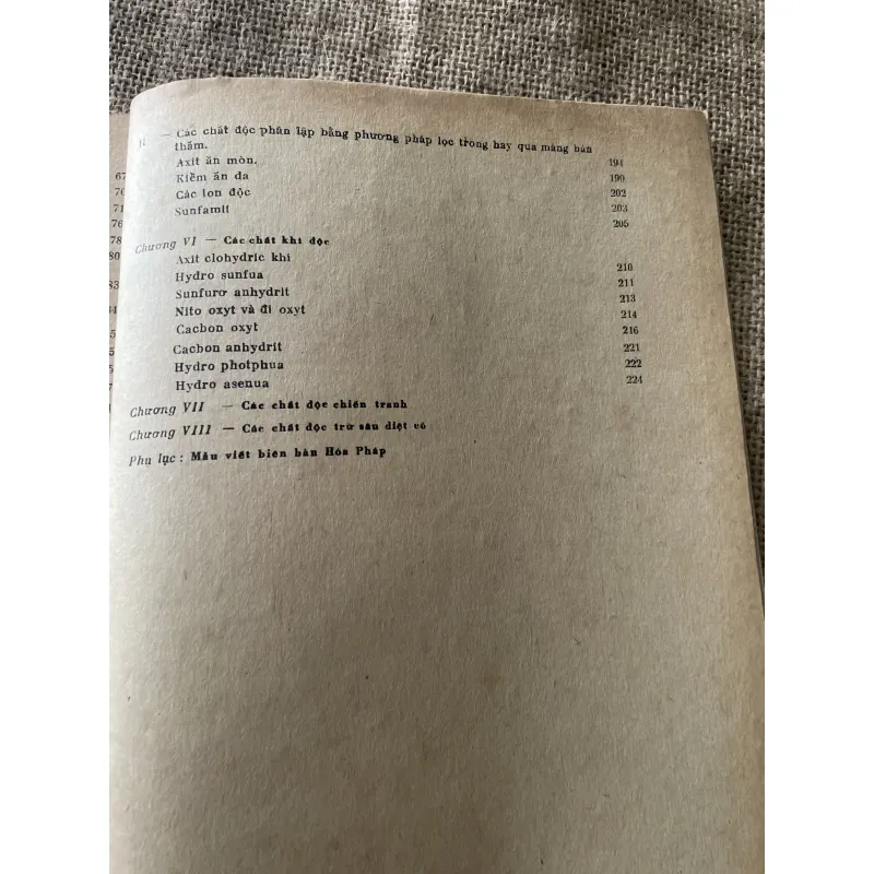 Chất độc hoc - dược sĩ Hoàng Như Tô- sách khổ lớn , 240 trang  796433
