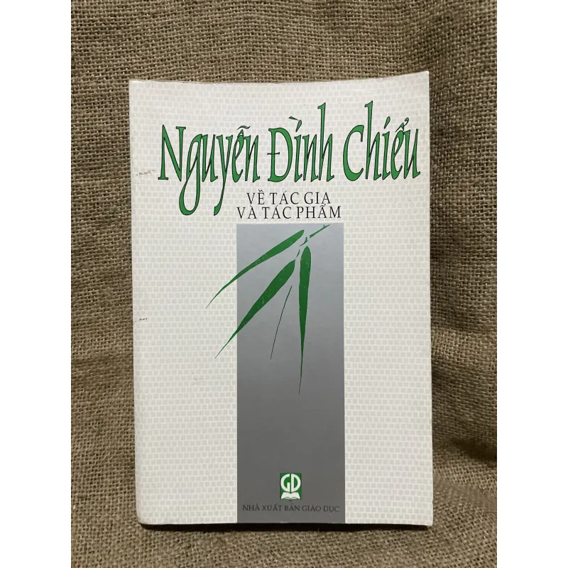 Nguyễn đình Chiểu: tác gia và tác phẩm sức khổ lớn- 700 trang  933845
