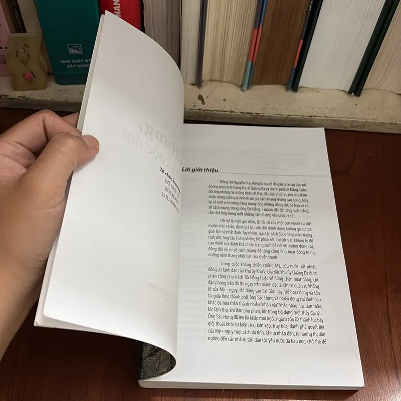 II Tủ Sách Nhân Vật: Năm Tháng Cuộc Đời - Sáu Hưng - 2009 716780