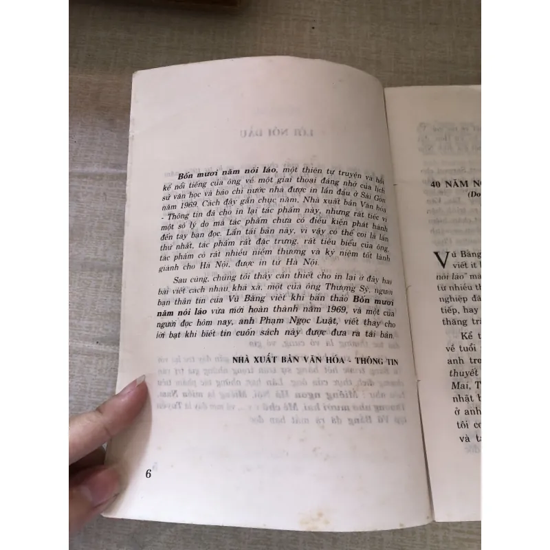 Bốn mươi năm nói láo 993516