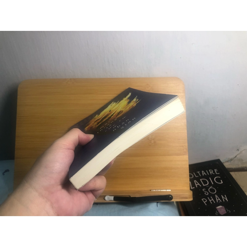 Một thoáng ta rực rỡ ở nhân gian (bản 2024) (like new) 327175