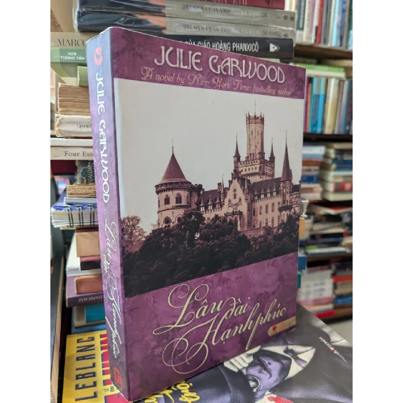 Lâu đài hạnh phúc - Julie Carwood 577107