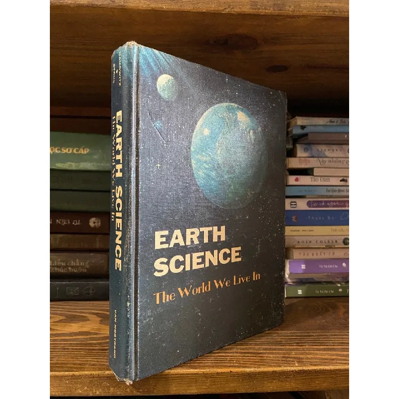 Earth Science: The world we live in 706817