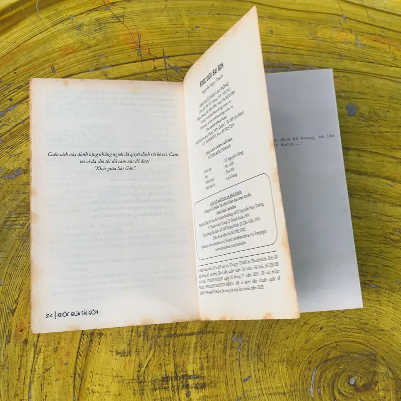 KHÓC GIỮA SÀI GÒN - NGUYỄN NGỌC THẠCH  746806