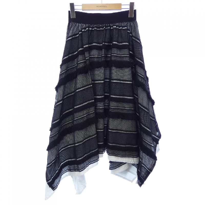 Bề mặt hỗ trợ - Váy hàng hiệu Authentic 813392