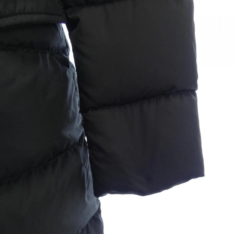 Áo khoác lông vũ MONCLER 638025