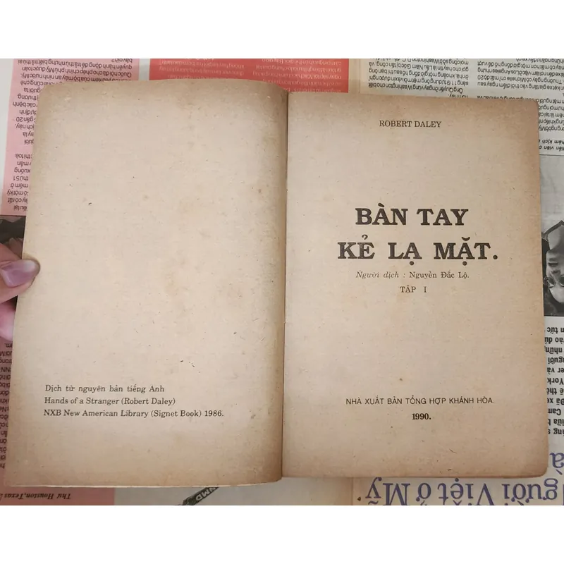 Trọn bộ 2q BÀN TAY KẺ LẠ MẶT - Robert Daley 703807