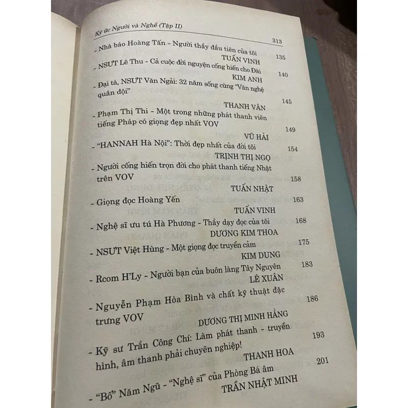 ĐÀI TIẾNG NÓI VIỆT NAM KÝ ỨC NGƯỜI VÀ NGHỀ 2 tập, bìa cứng 713076