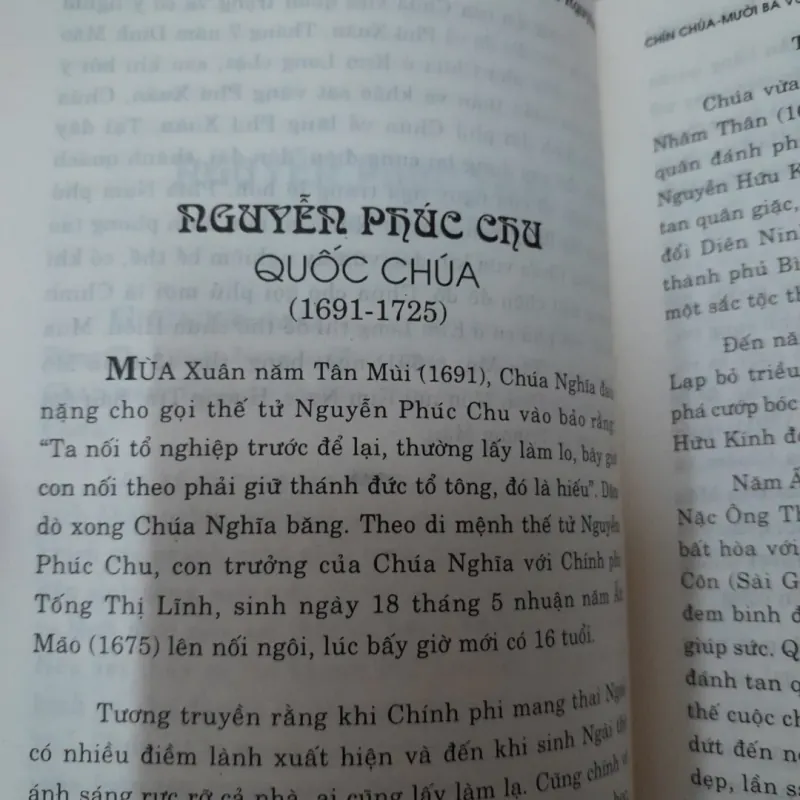 NHÀ NGUYỄN Chín Chúa Mười ba Vua- Tg Phi Long . Bản in 2003 Nxb Đà Nẵng 781265