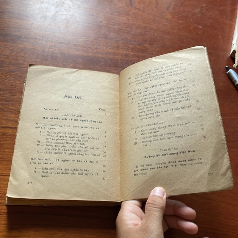 II Sách Xưa: Tài Liệu Học Tập _ Lý Luận Và Chính Trị (Tập I) - 1976 504383