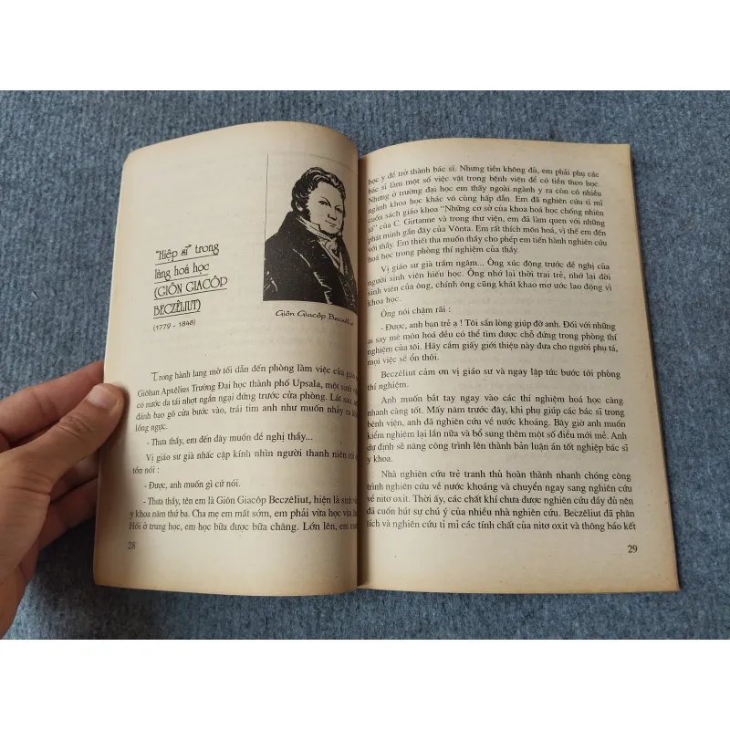 TRUYỆN KỂ CÁC NHÀ BÁC HỌC HOÁ HỌC 717932